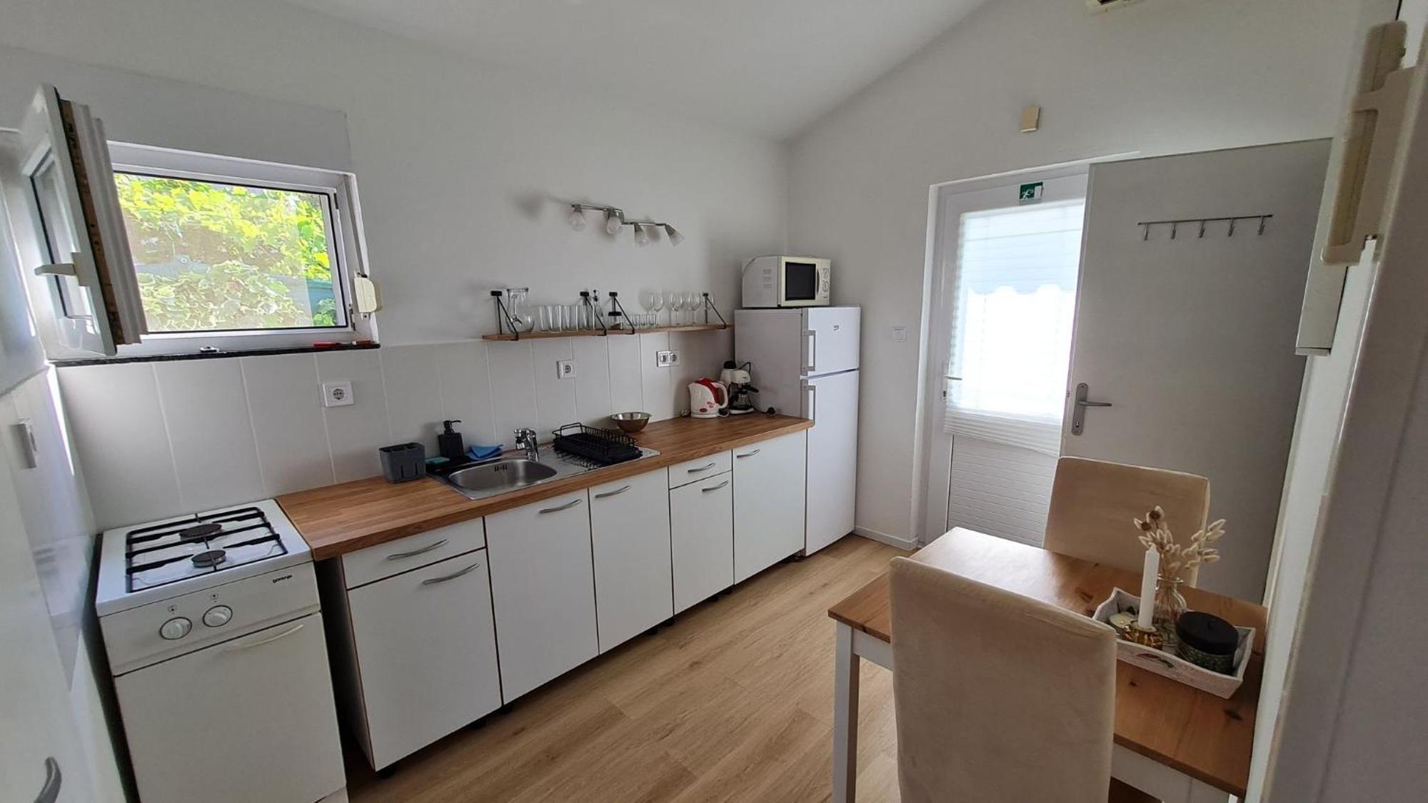 Apartmani Ela Prvić Luka Eksteriør billede