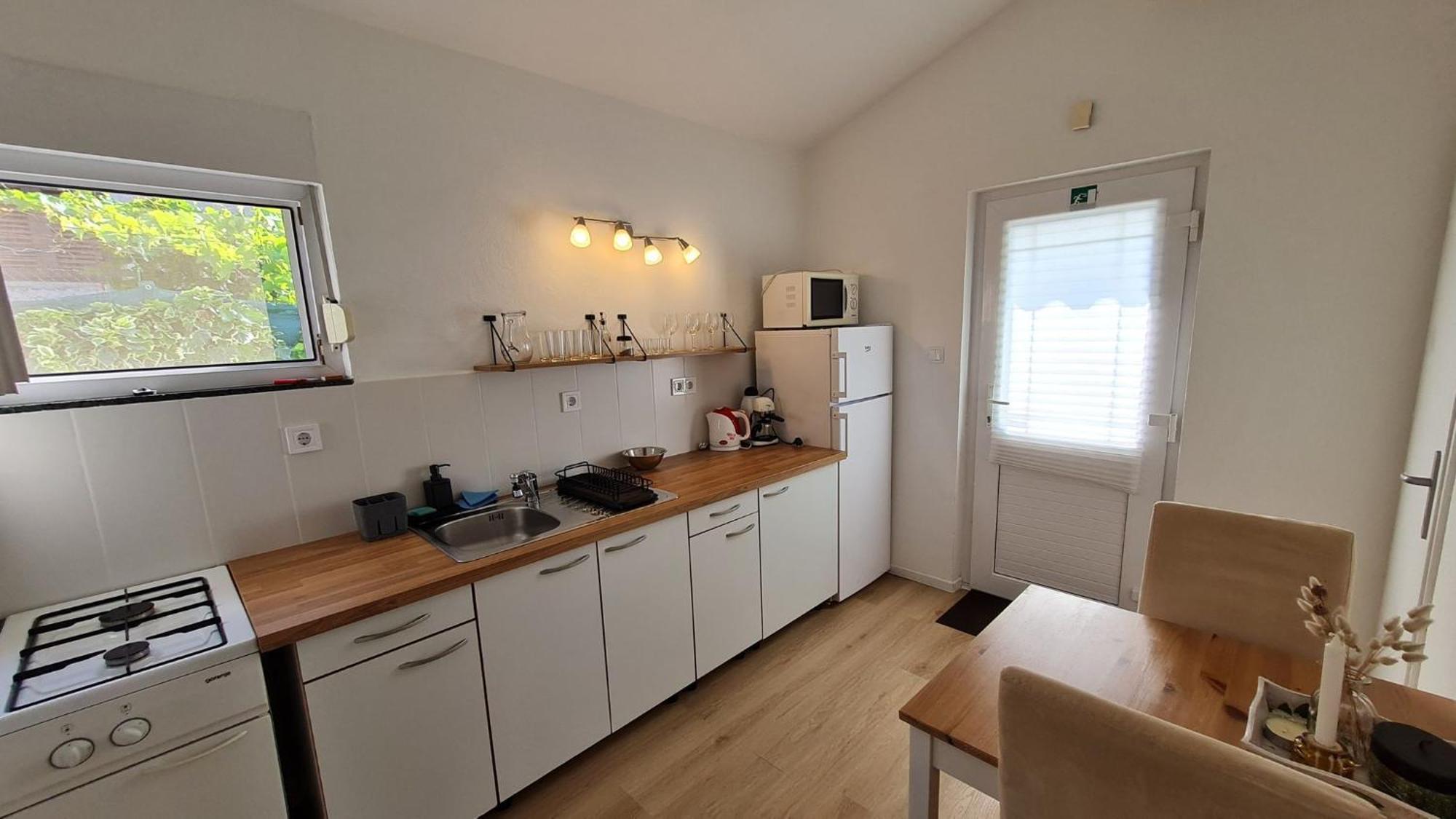Apartmani Ela Prvić Luka Eksteriør billede
