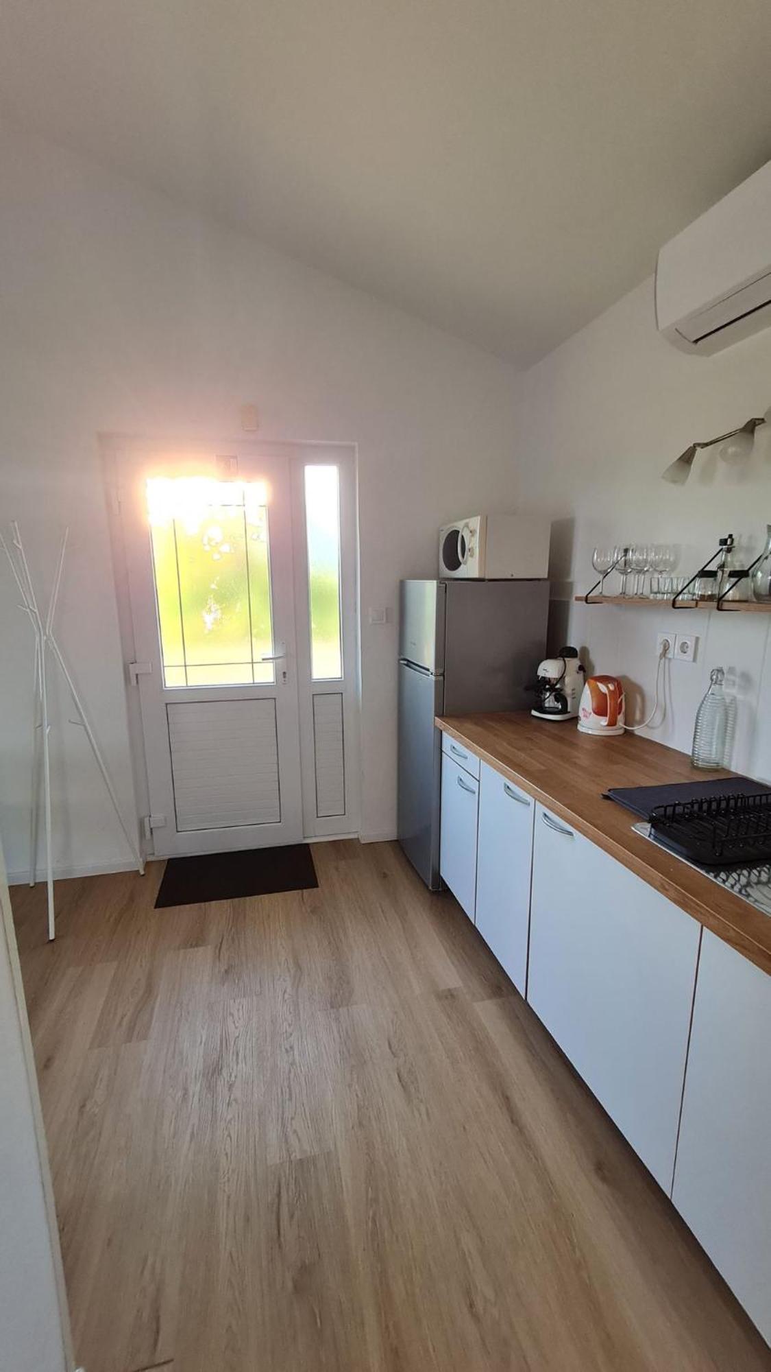 Apartmani Ela Prvić Luka Eksteriør billede