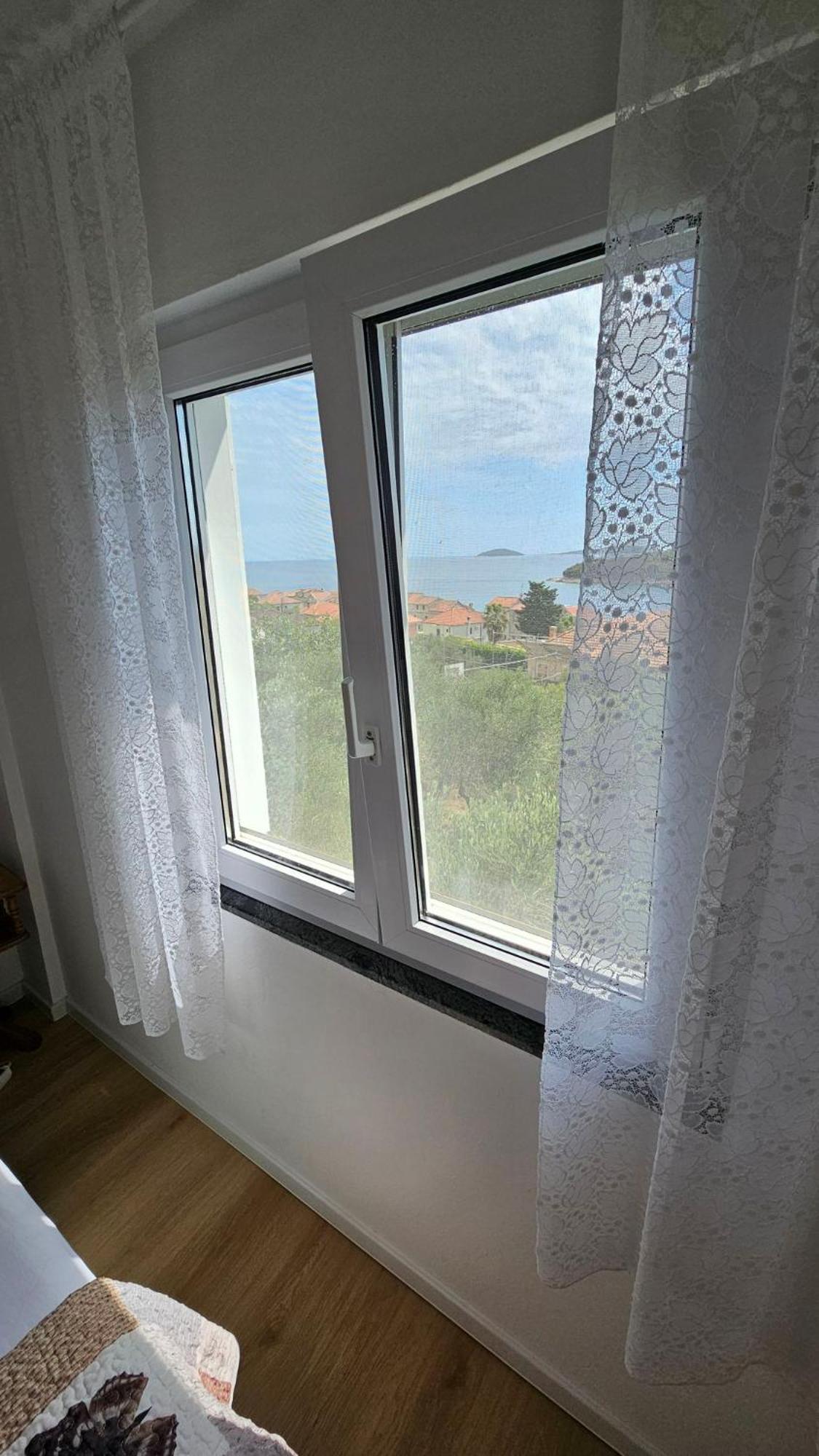 Apartmani Ela Prvić Luka Eksteriør billede